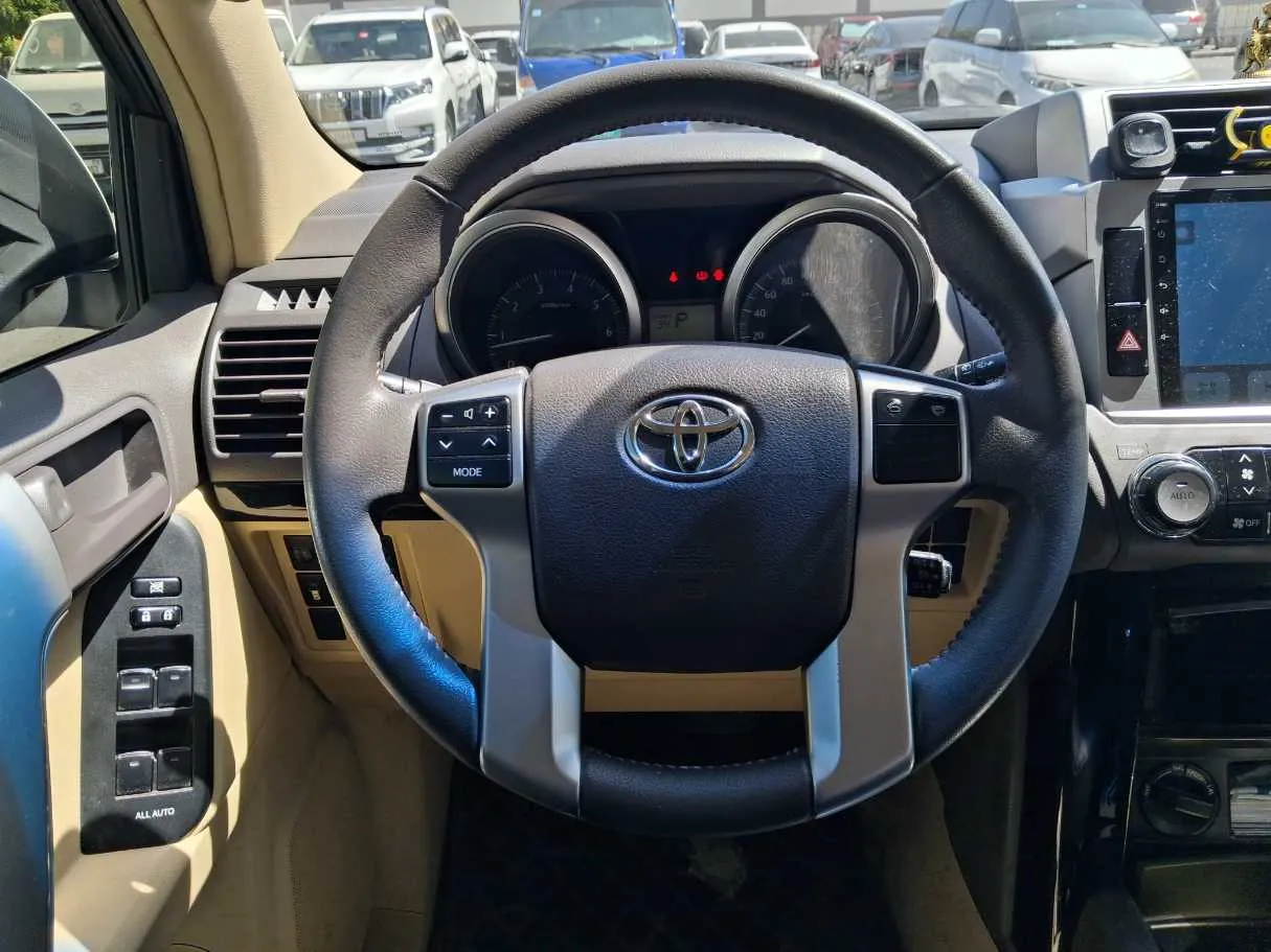 Car image 16