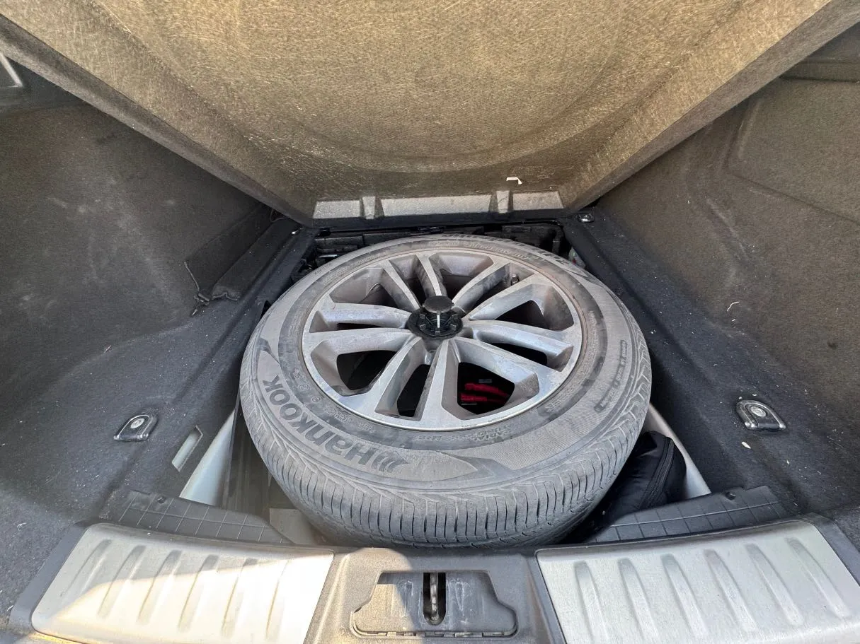 Car image 25