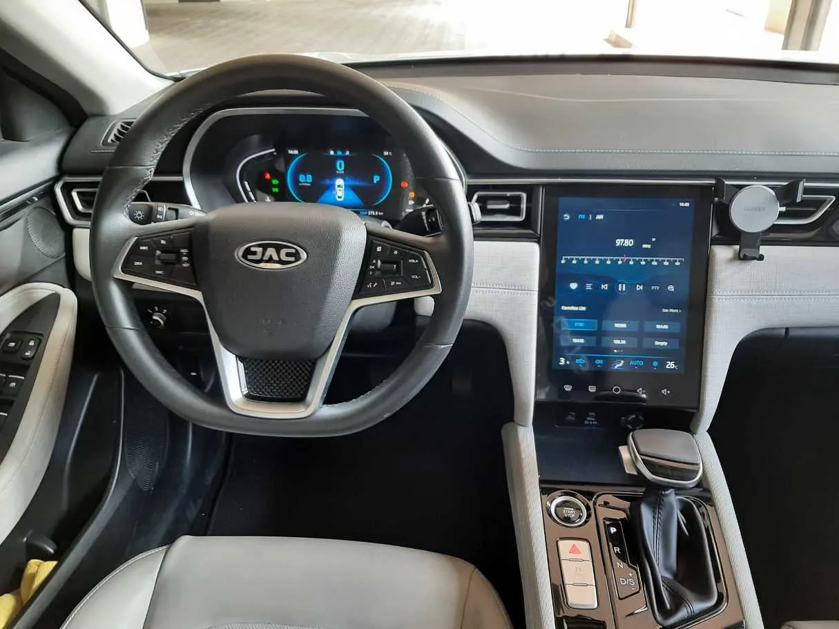 Car image 17