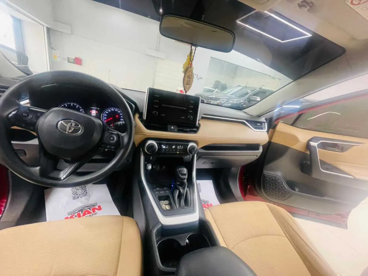 Car image 15