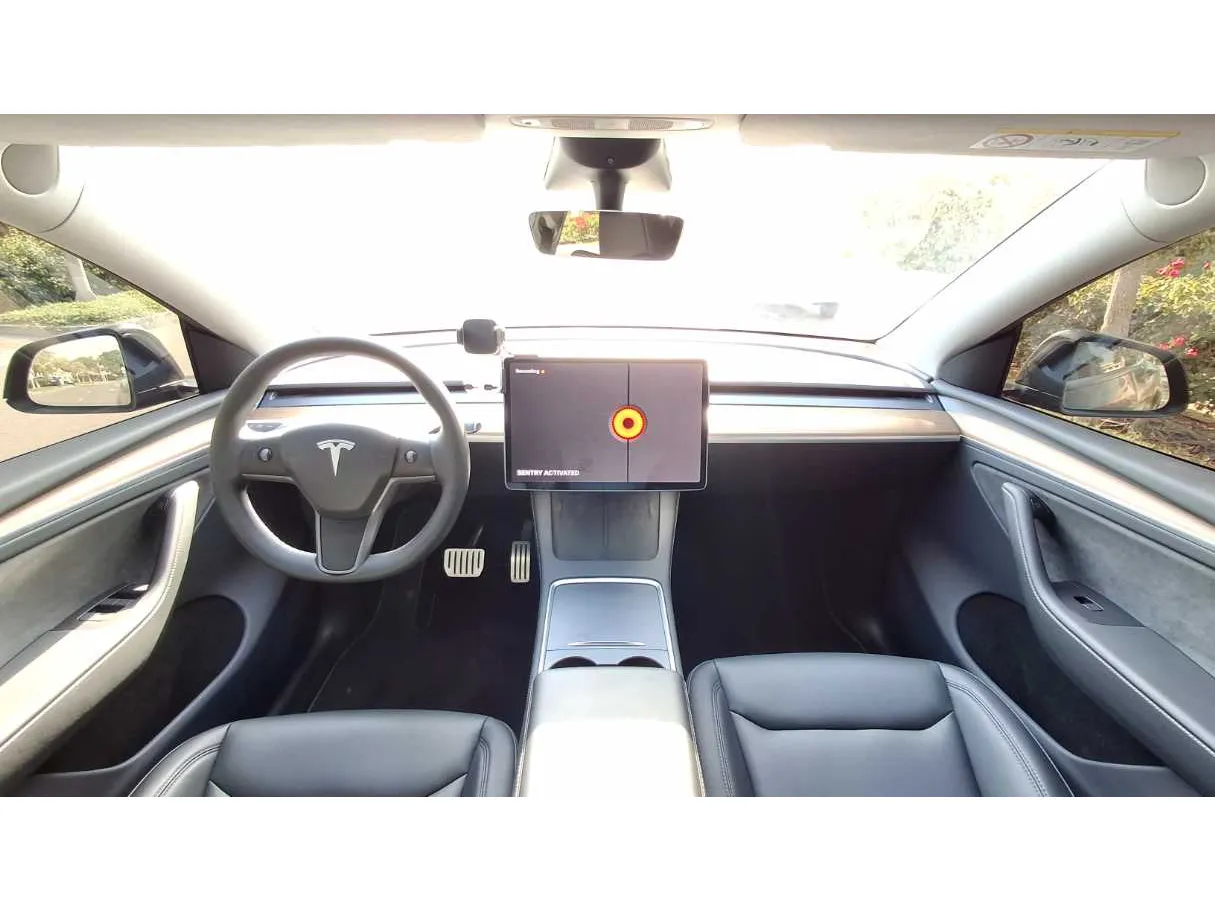 Car image 13