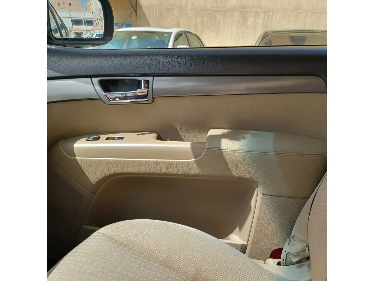 Car image 25