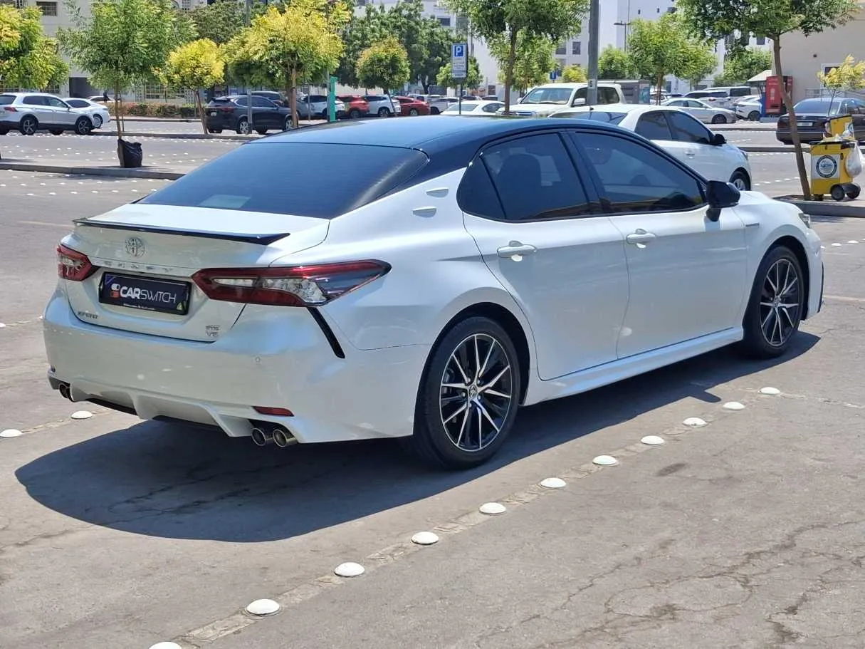 Car image 5