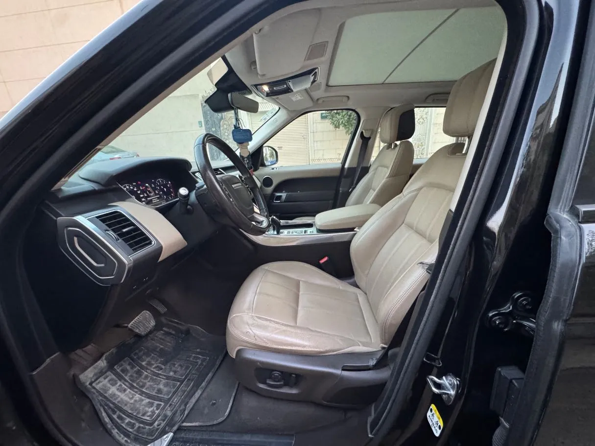 Car image 10