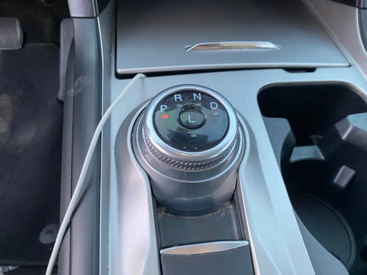 Car image 16