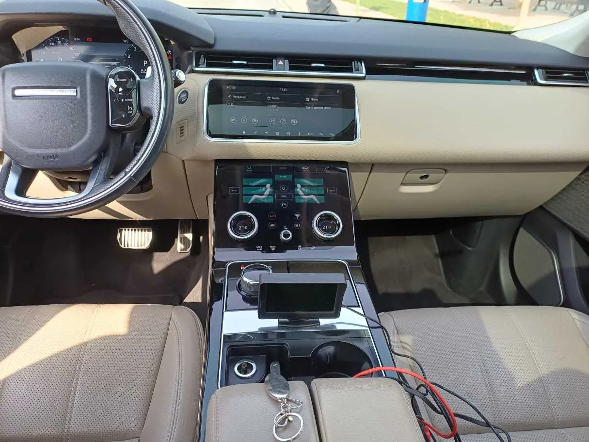 Car image 18