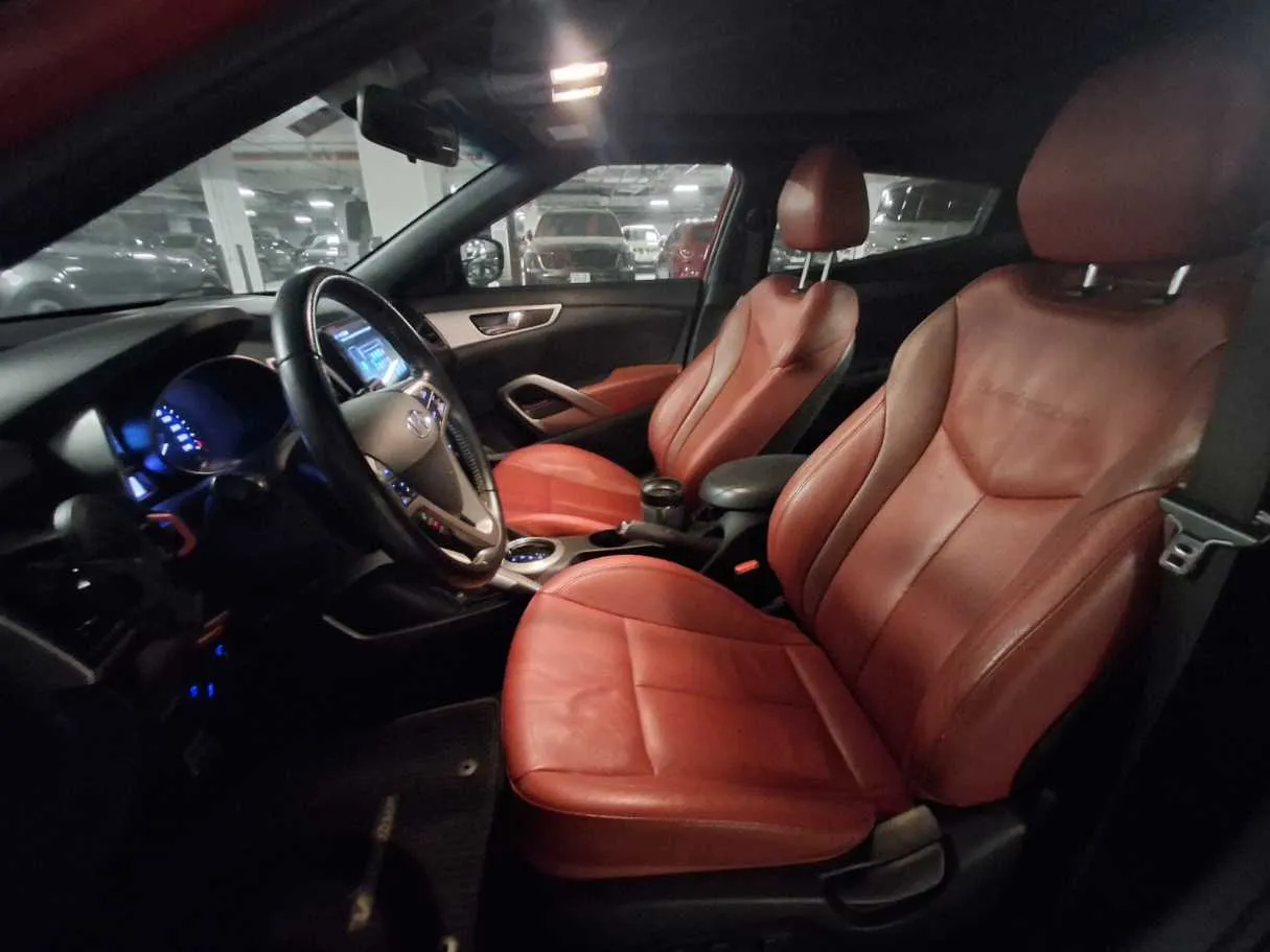 Car image 12