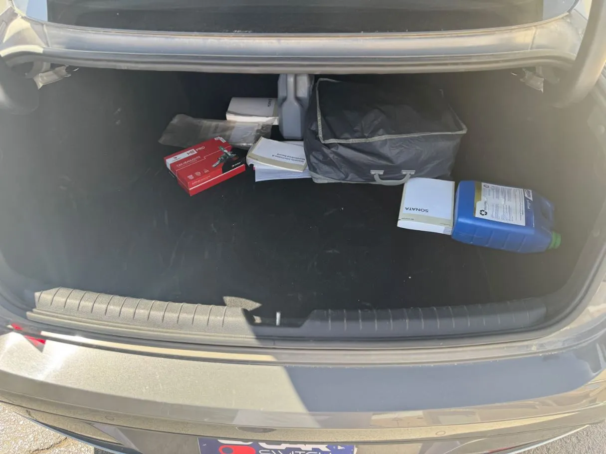Car image 18