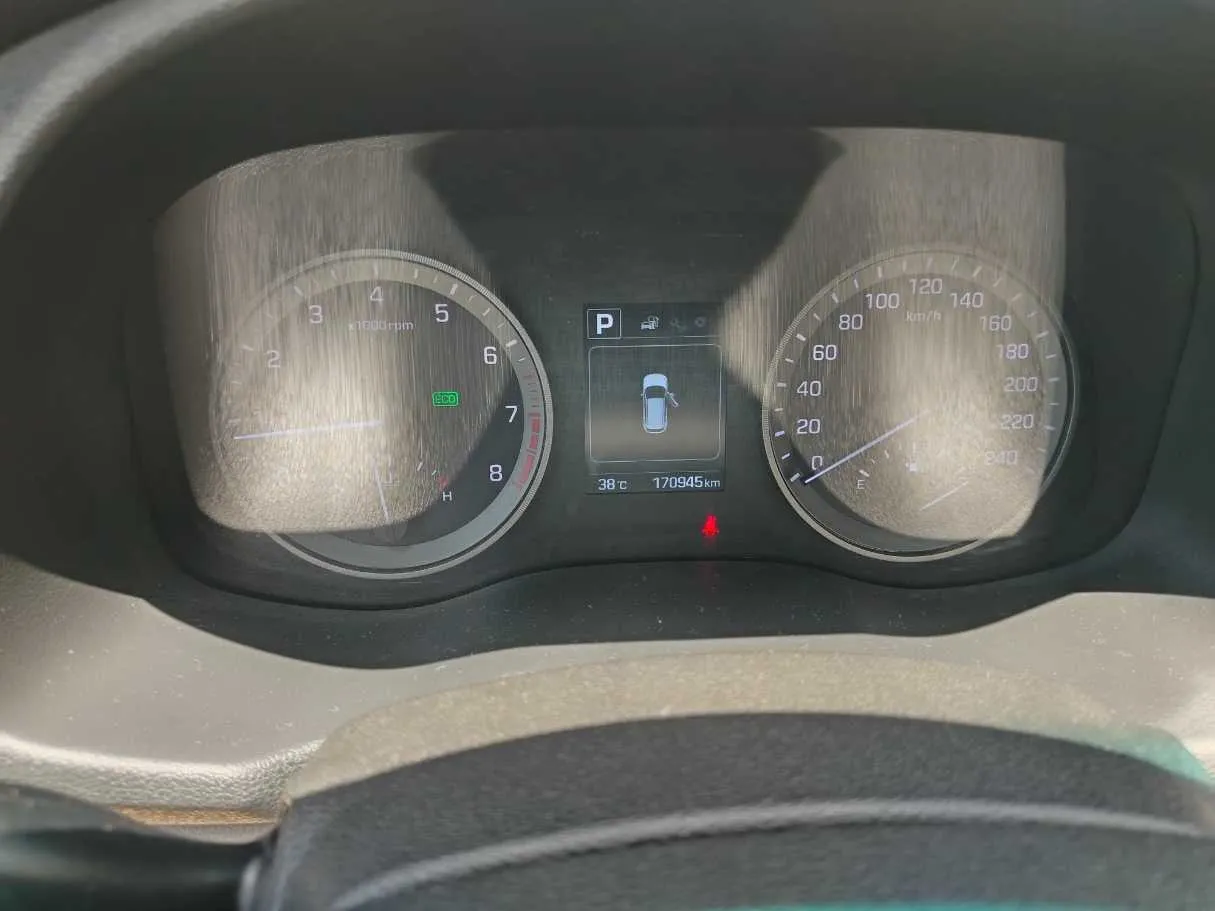 Car image 24