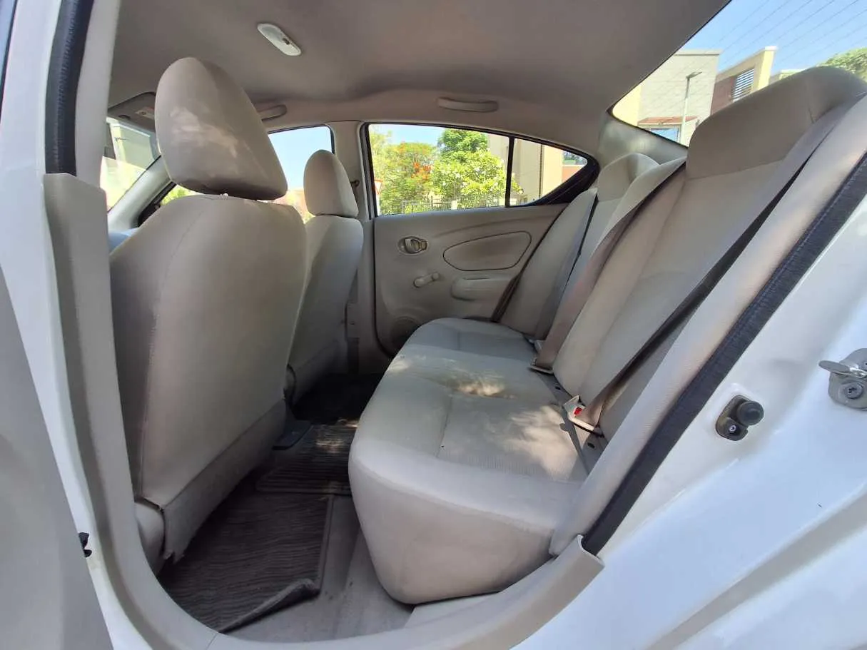 Car image 12
