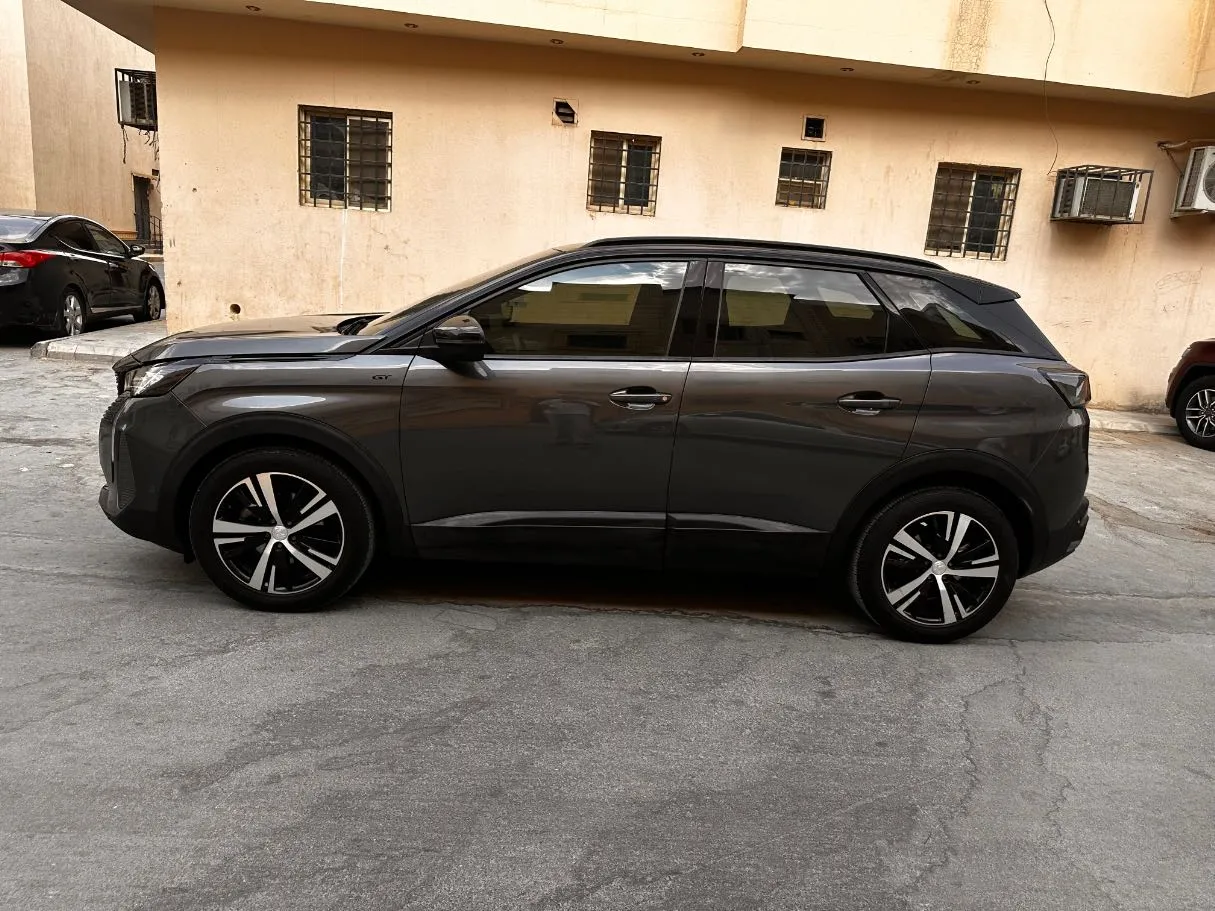 Car image 8