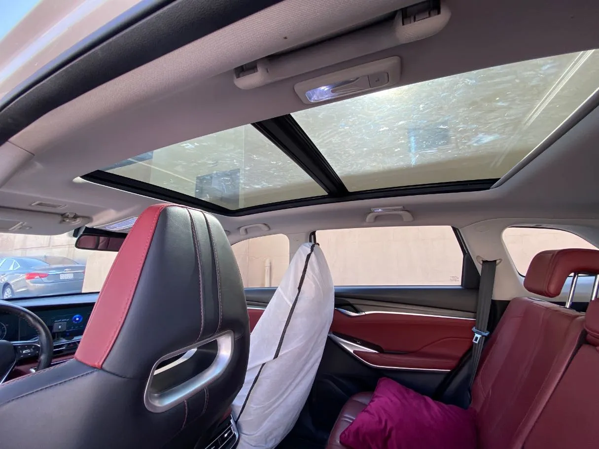 Car image 14