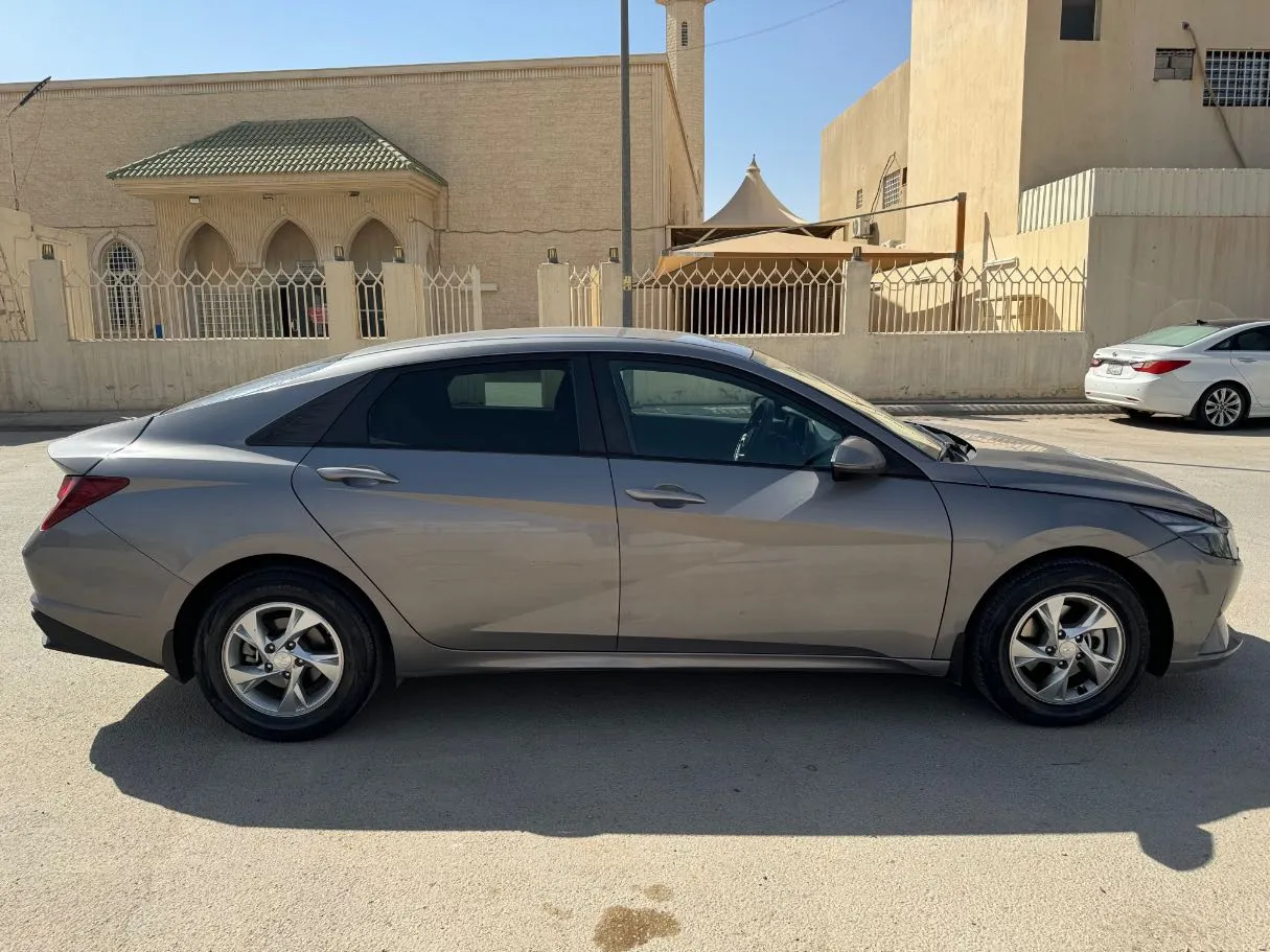 Car image 4