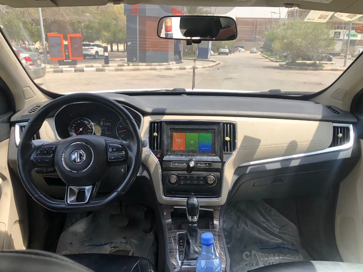 Car image 14