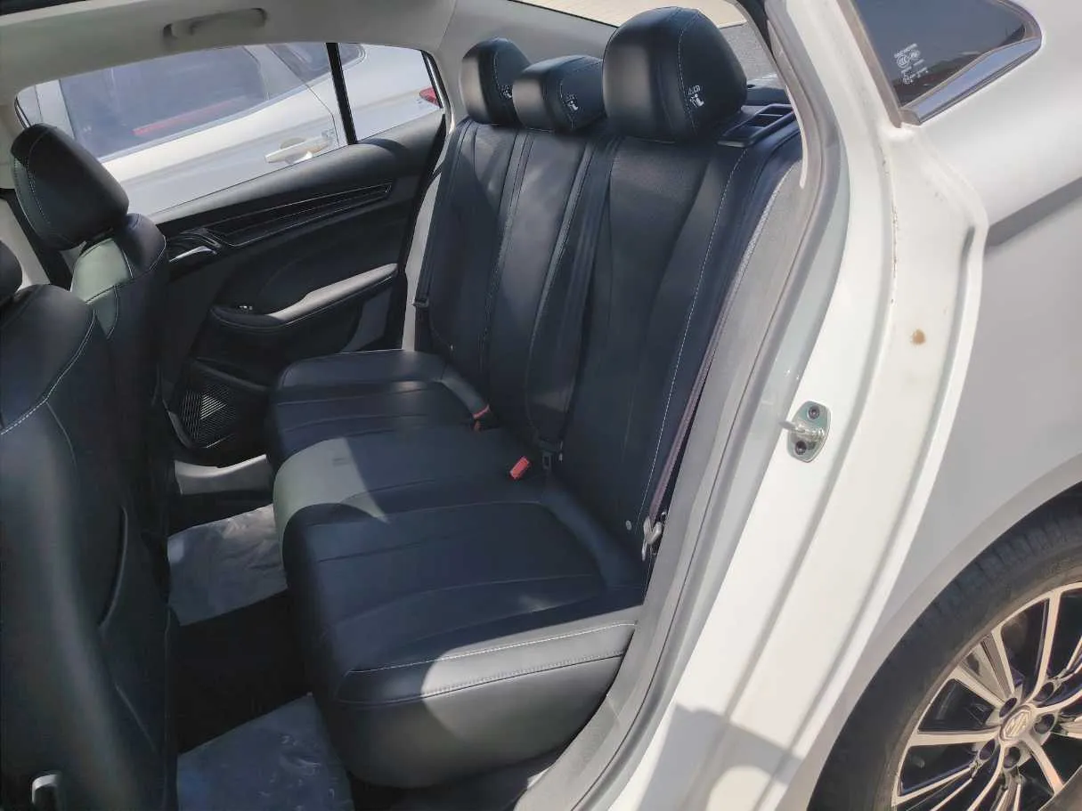 Car image 20