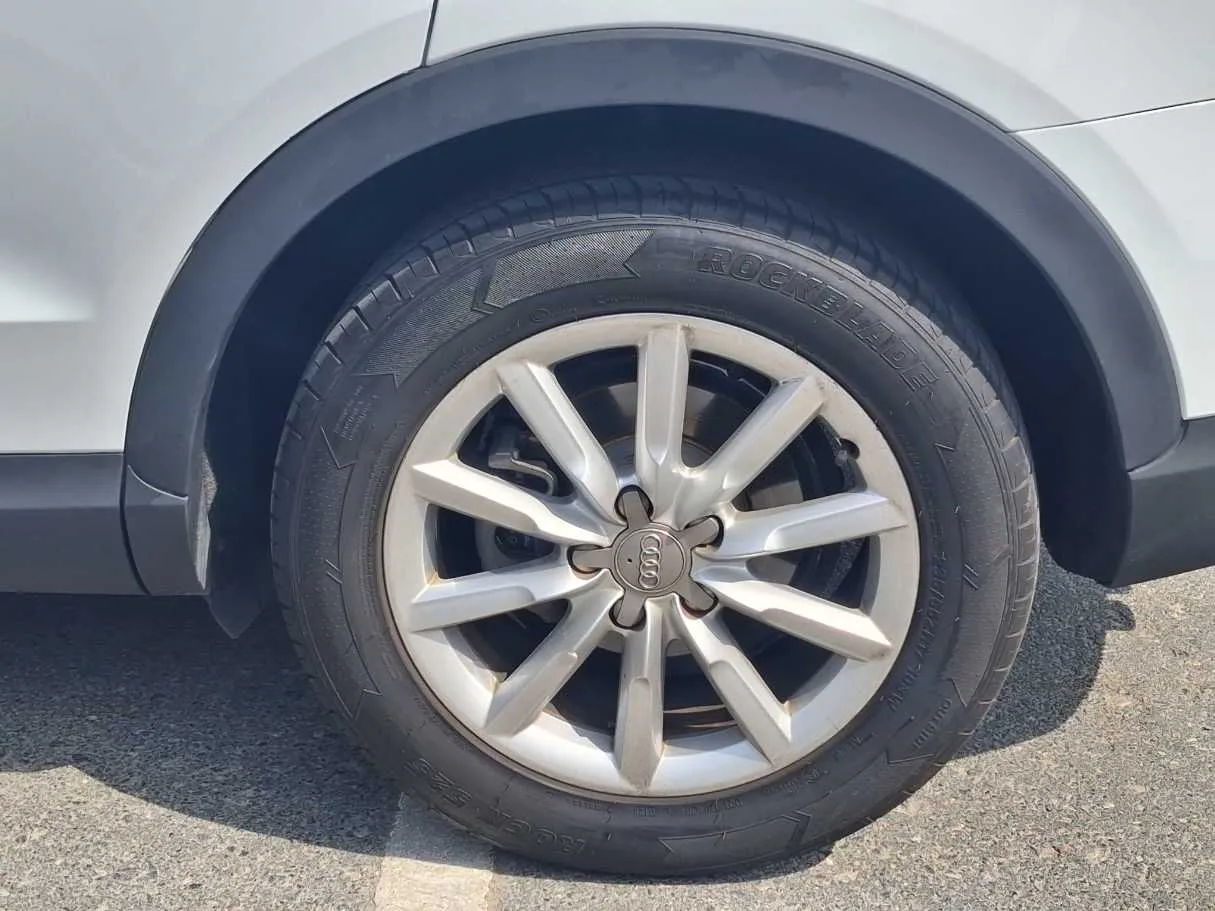Car image 7