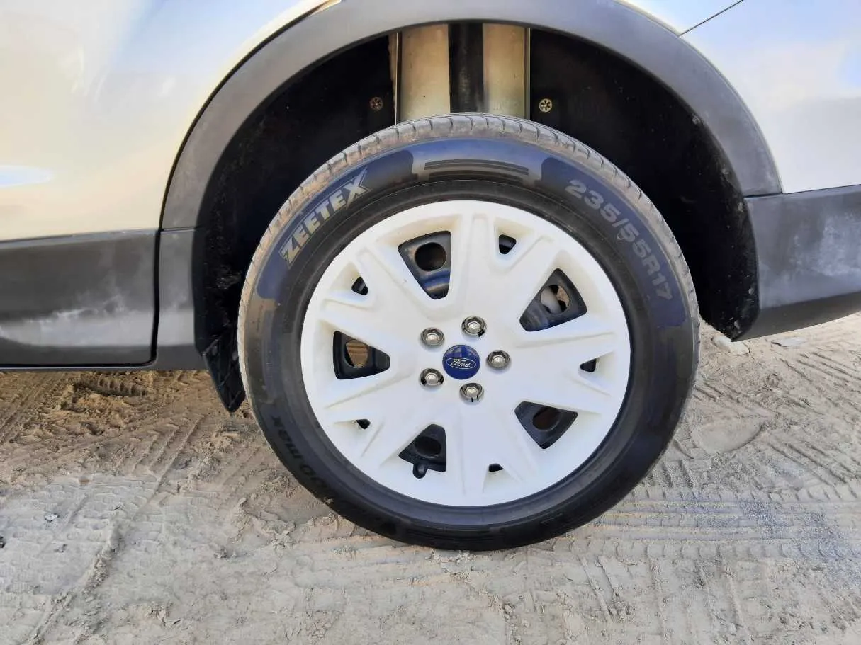 Car image 9