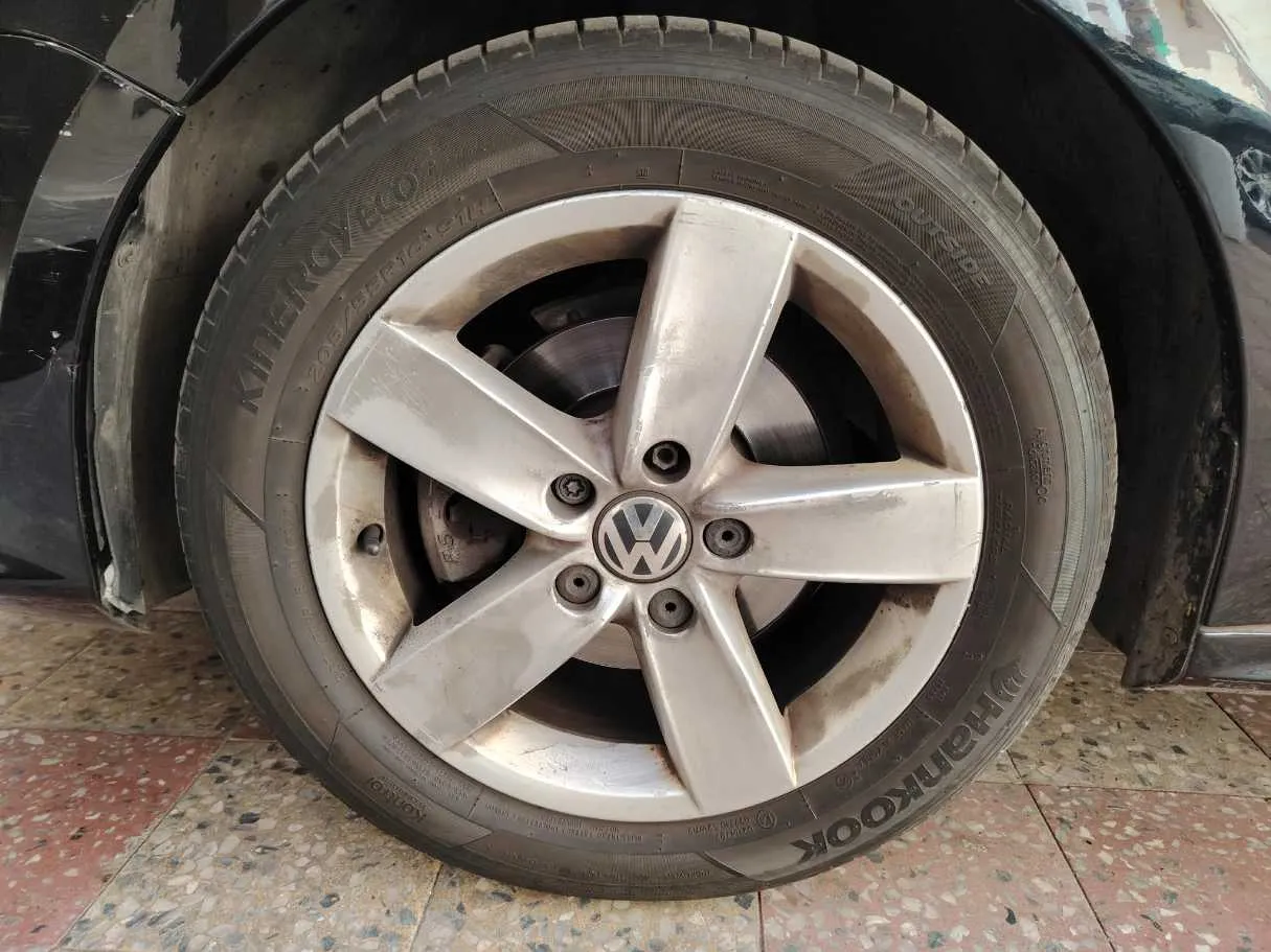 Car image 10