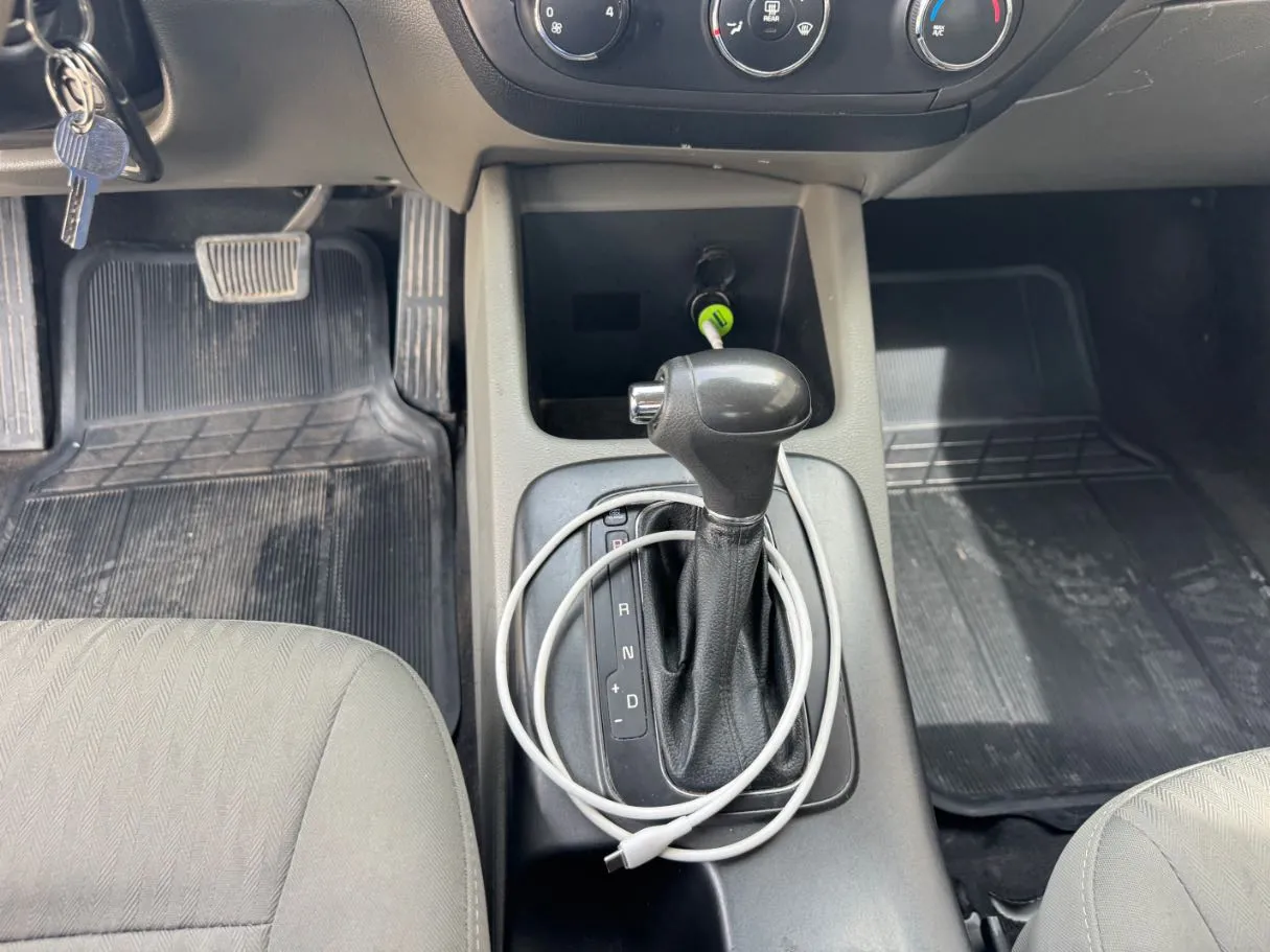 Car image 15