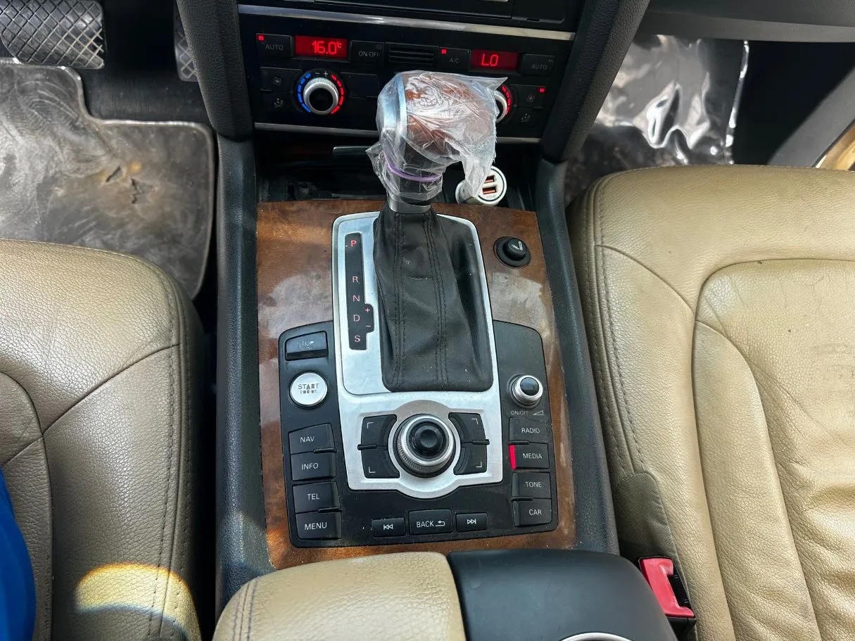 Car image 18