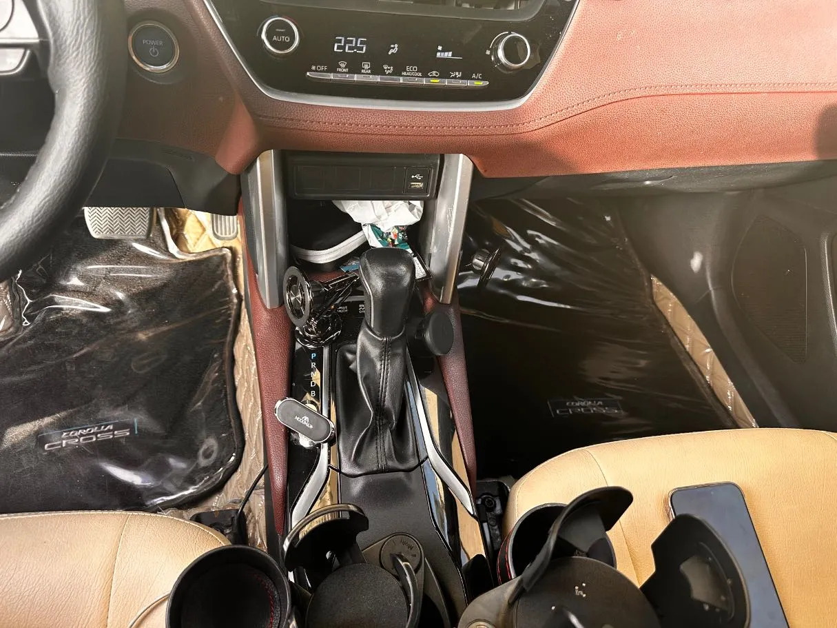 Car image 19