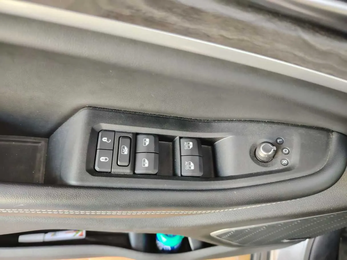 Car image 43