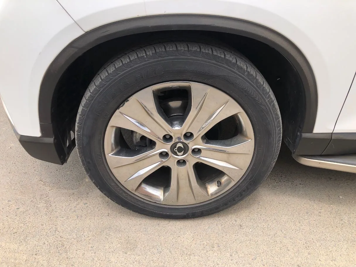 Car image 10