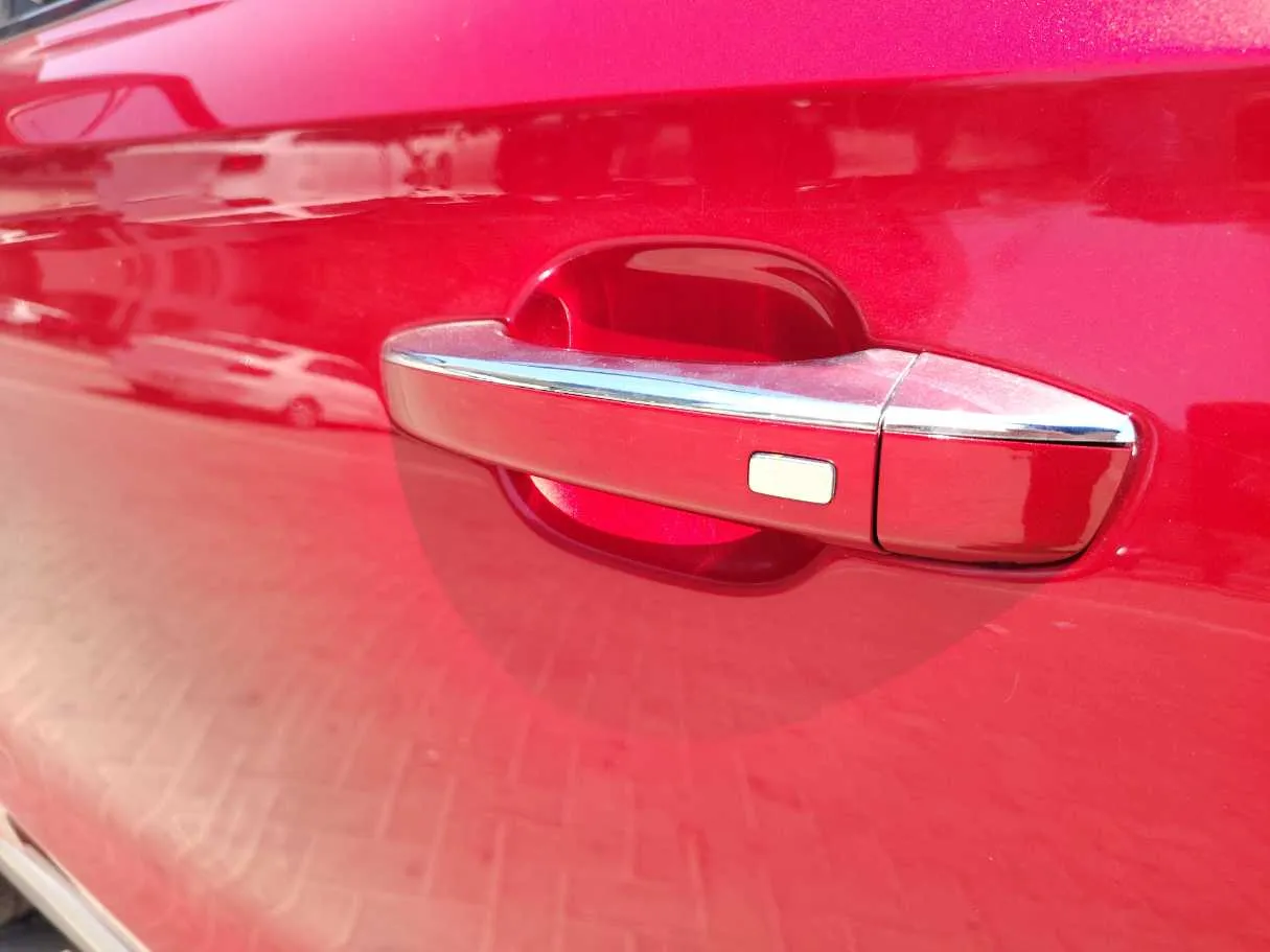 Car image 30