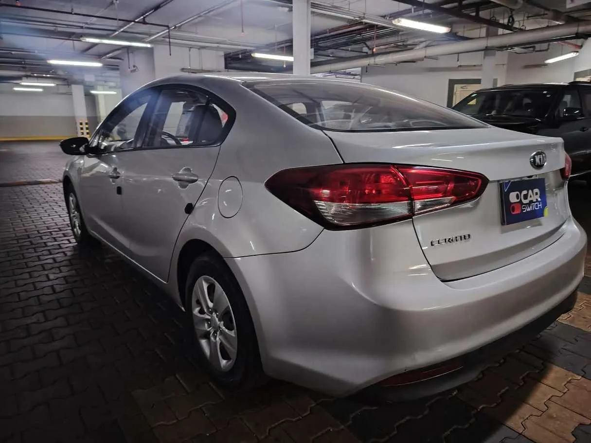 Car image 7