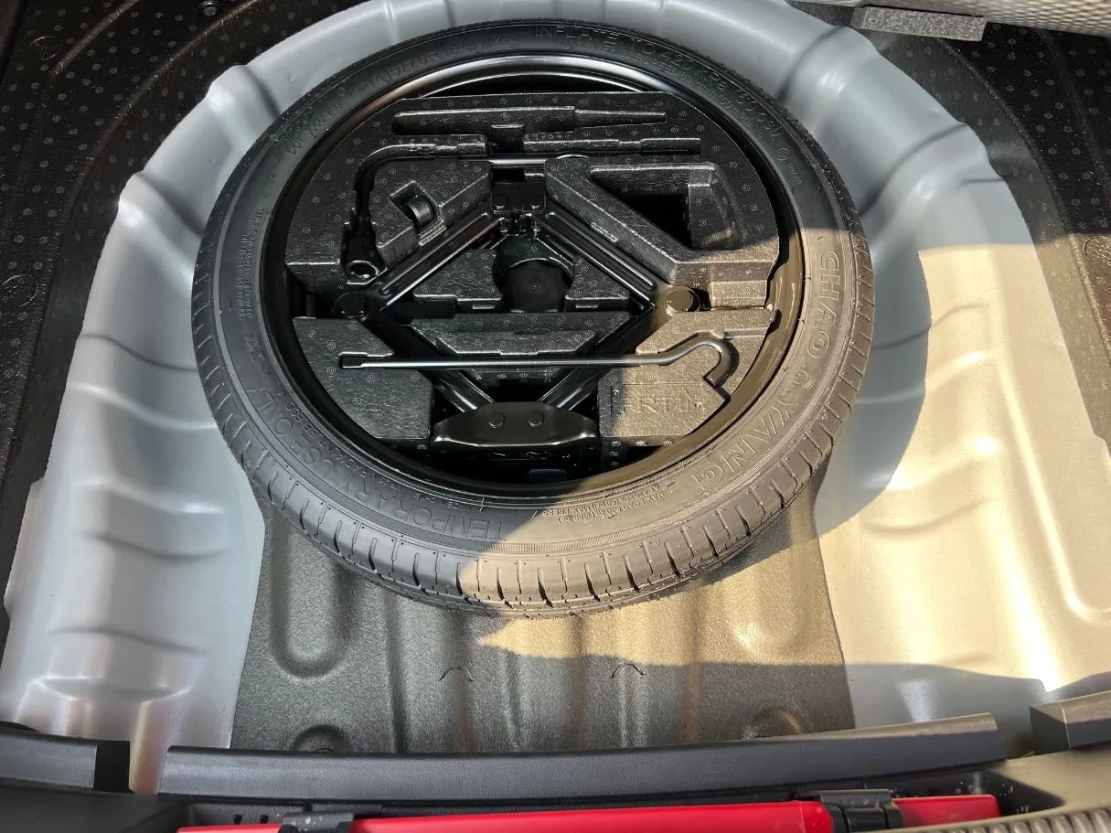 Car image 25