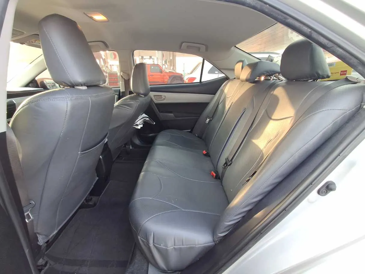 Car image 13