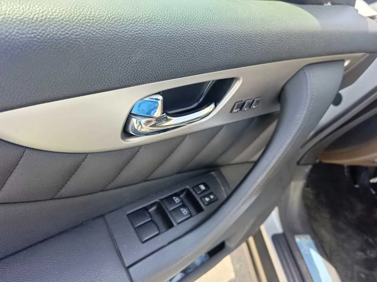 Car image 34