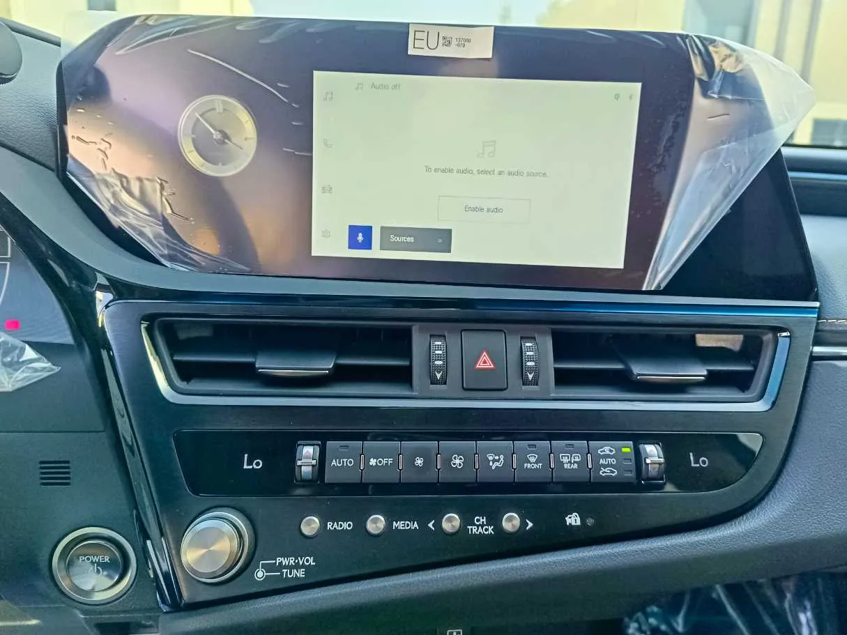 Car image 34