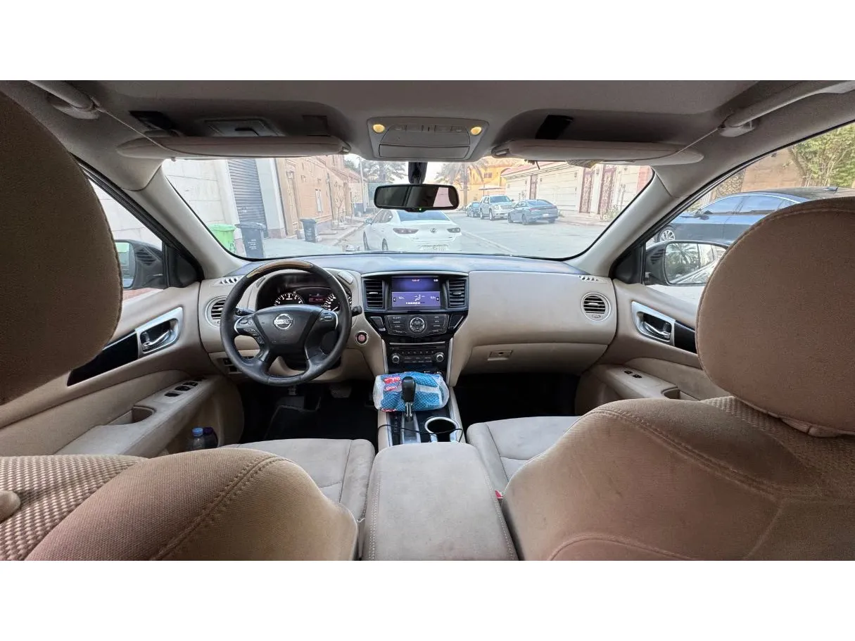 Car image 13