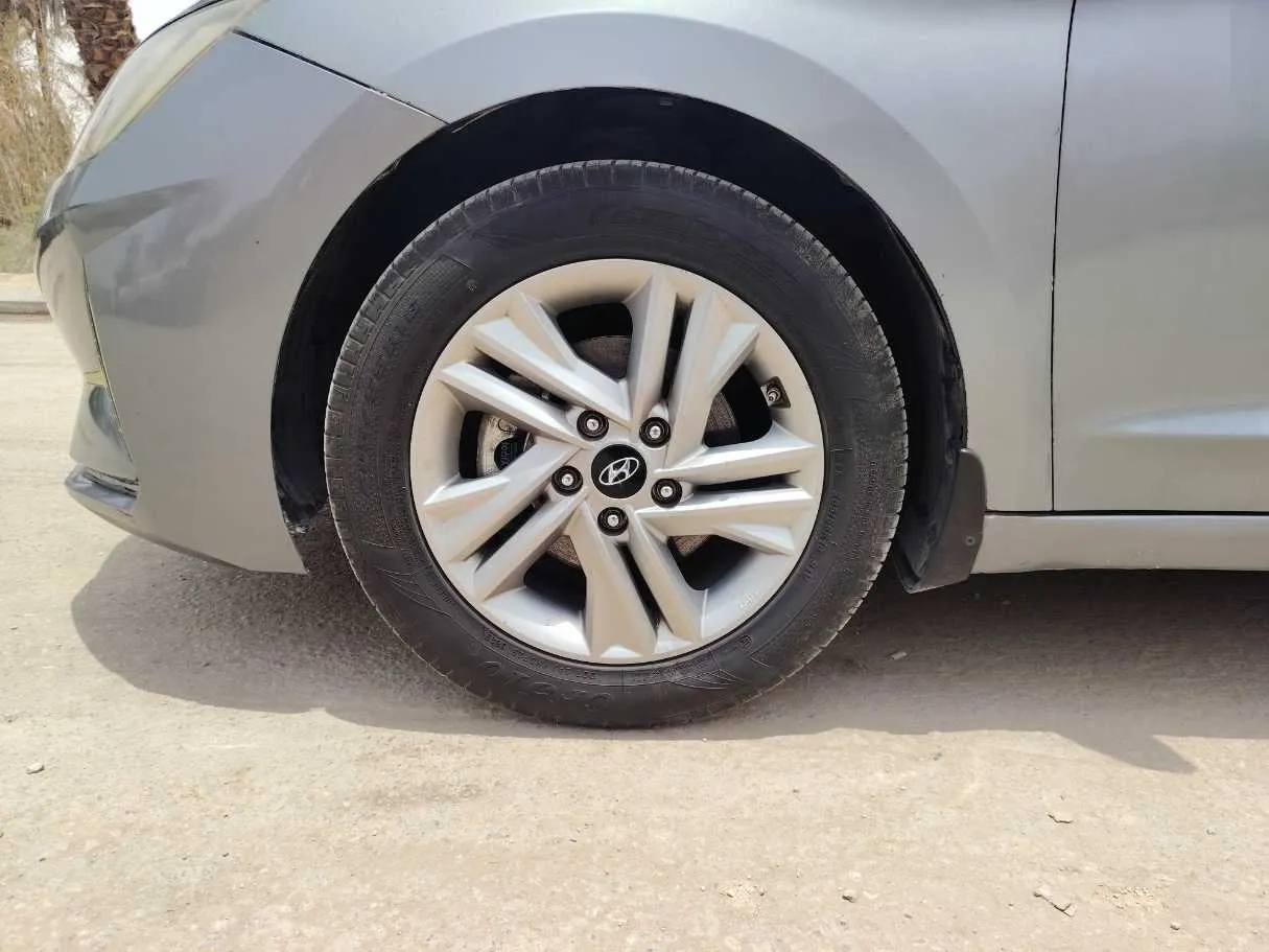 Car image 10