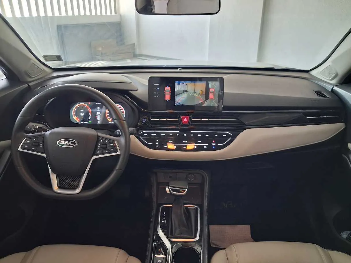 Car image 15