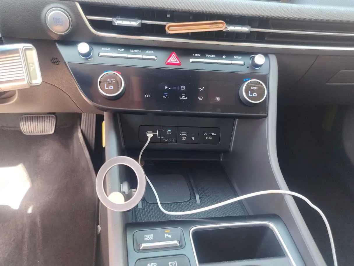 Car image 17