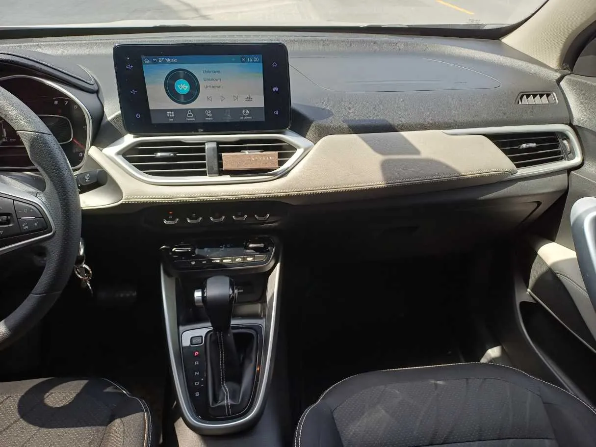 Car image 14