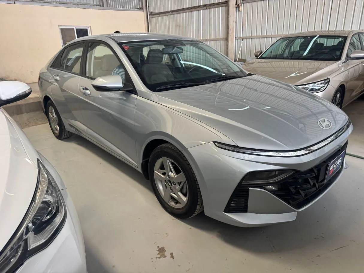 Car image 3