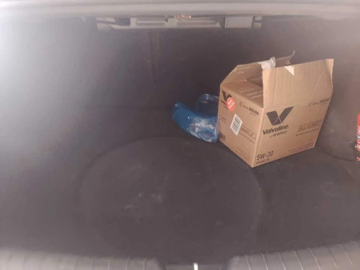 Car image 26