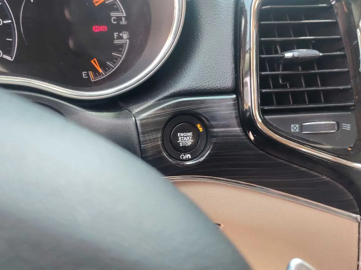Car image 25