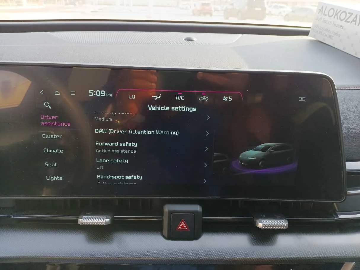 Car image 25
