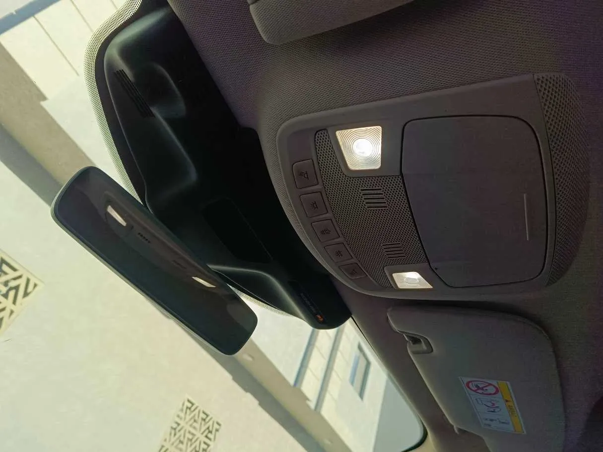 Car image 30