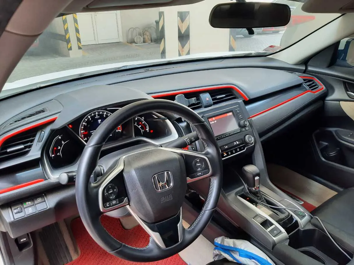 Car image 9