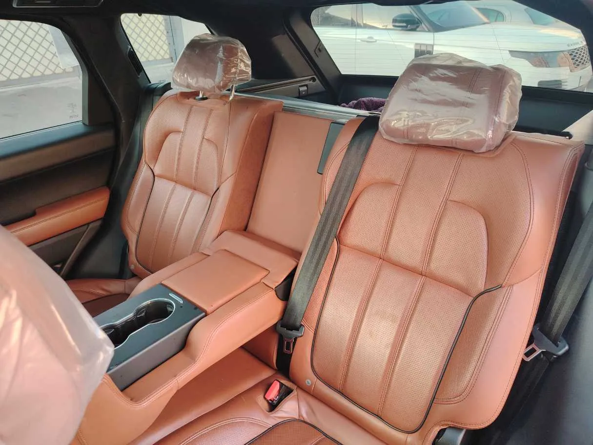 Car image 15