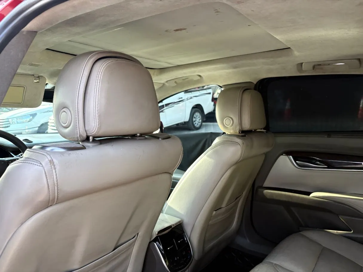 Car image 17