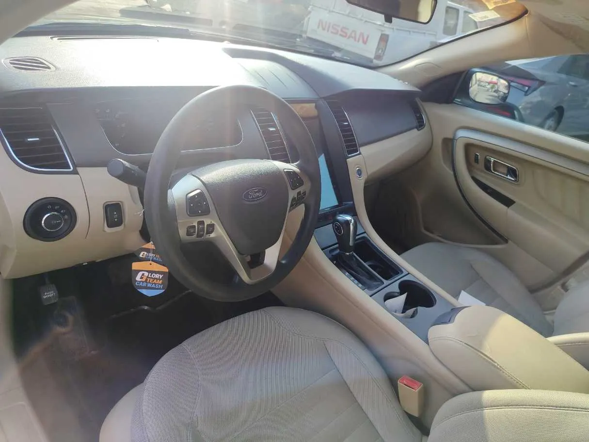 Car image 11