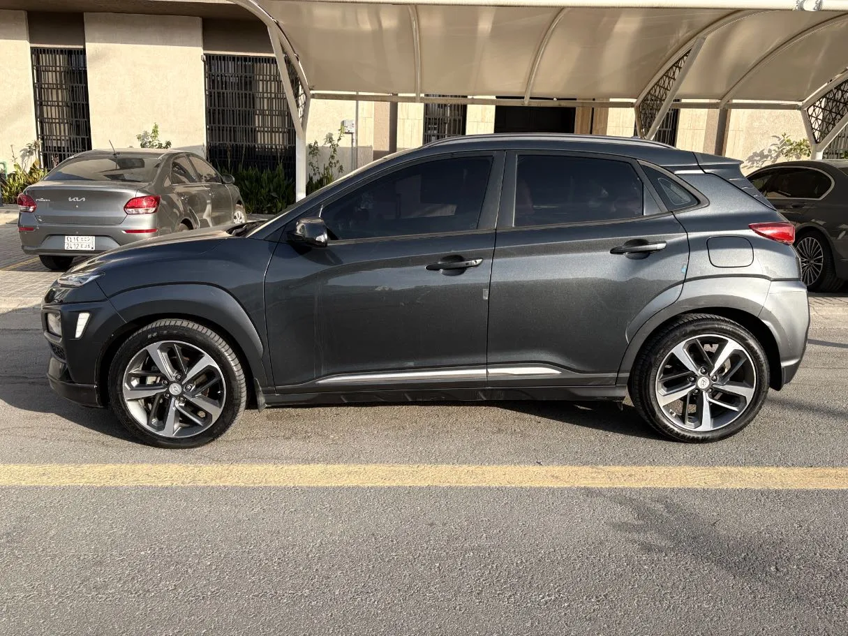 Car image 8