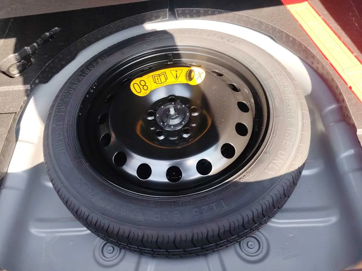 Car image 32