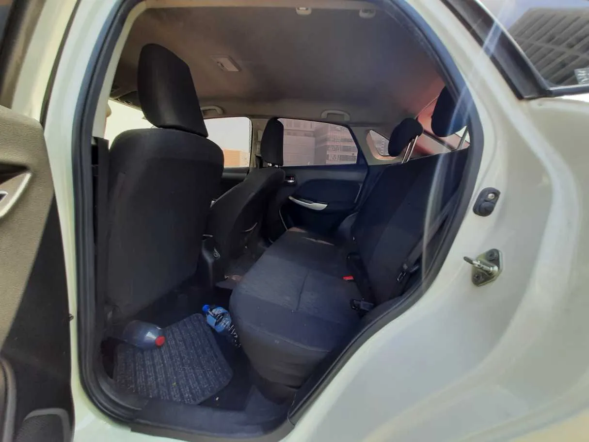 Car image 17